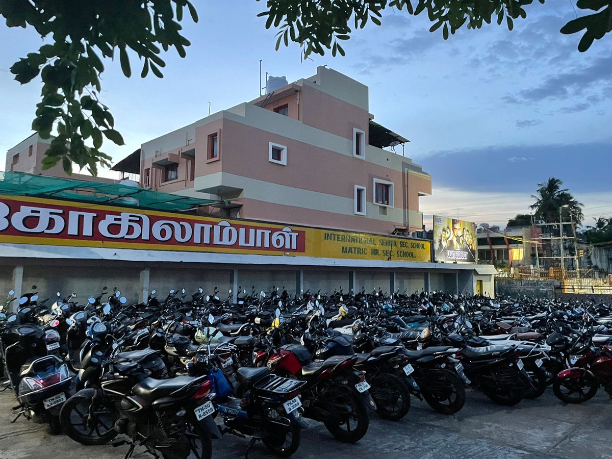 vasutheatre's tweet photo. Another day Another Housefull 🔴 show !
#Yaanai
@arunvijayno1 @priya_Bshankar @sathishoffl https://t.co/18I3gNwj9h