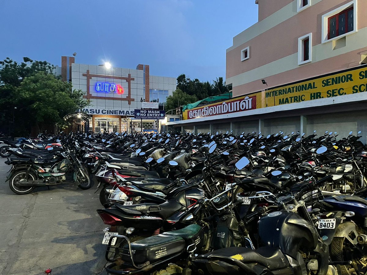 vasutheatre's tweet photo. Another day Another Housefull 🔴 show !
#Yaanai
@arunvijayno1 @priya_Bshankar @sathishoffl https://t.co/18I3gNwj9h