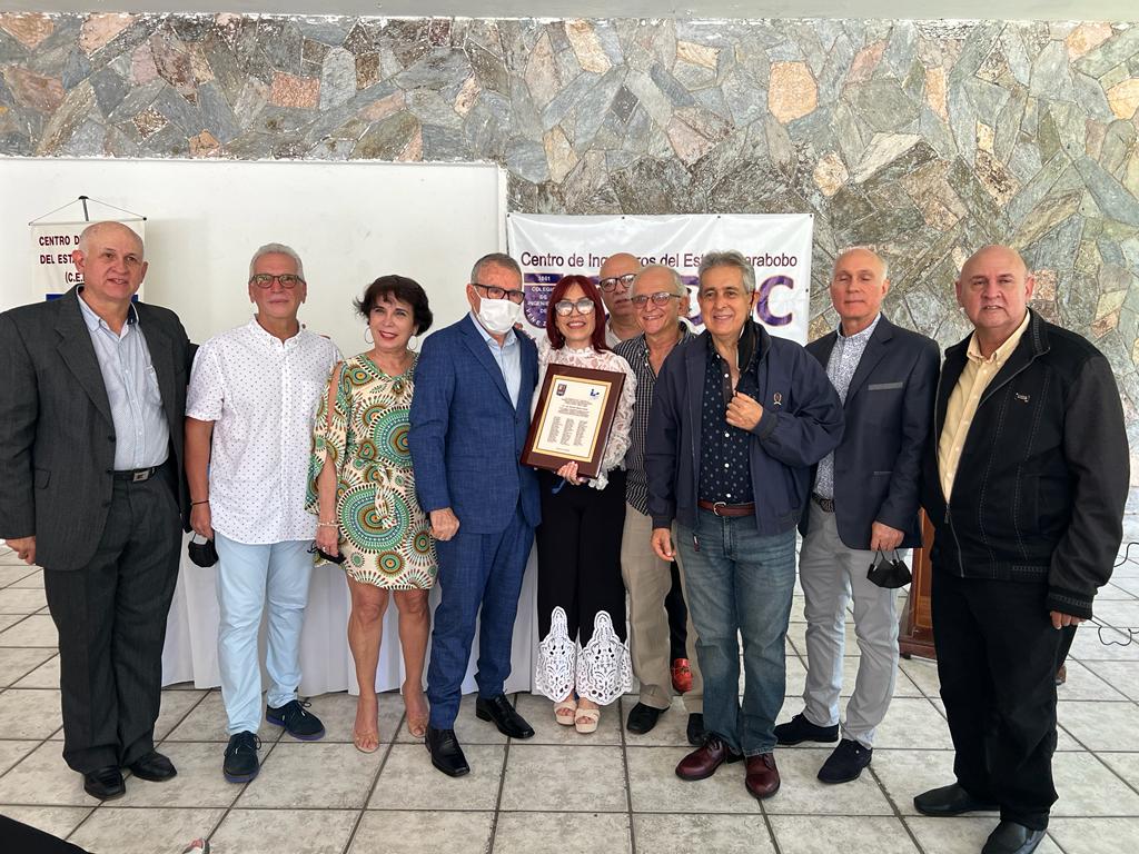 CIV_ceidec's tweet photo. El Colegio de Ingenieros del Estado Carabobo conjuntamente con las Promociones IV,  X y XIV de @escuelaingcivil le rindieron un emotivo homenaje al Dr. Ing. Giovanni Bianco, Ex Secretario del @CIVoficial  y Profesor de la @FacIngenieriaUC . 
#ceidec https://t.co/VoiV2uwwxE