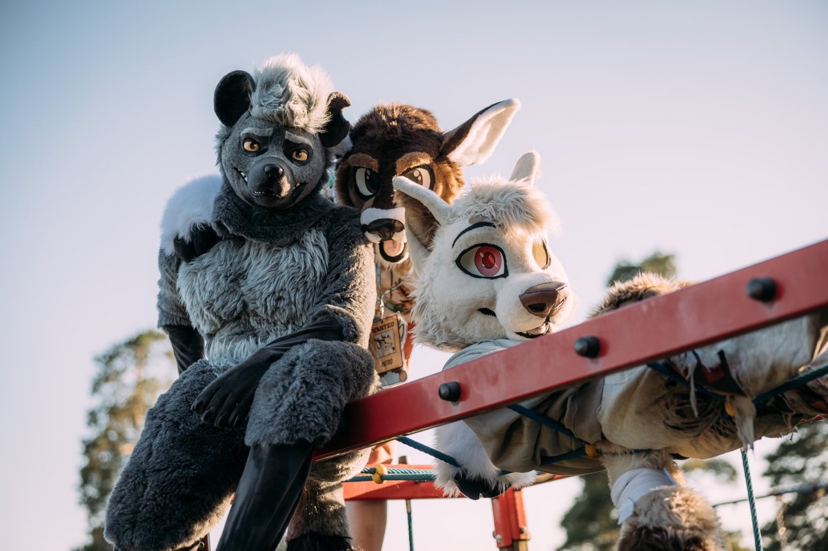 Fluffy friends! Thanks everyone for the amazing weekend ☀️ 📸 <a href="/SyndraFox/">Syndra</a>