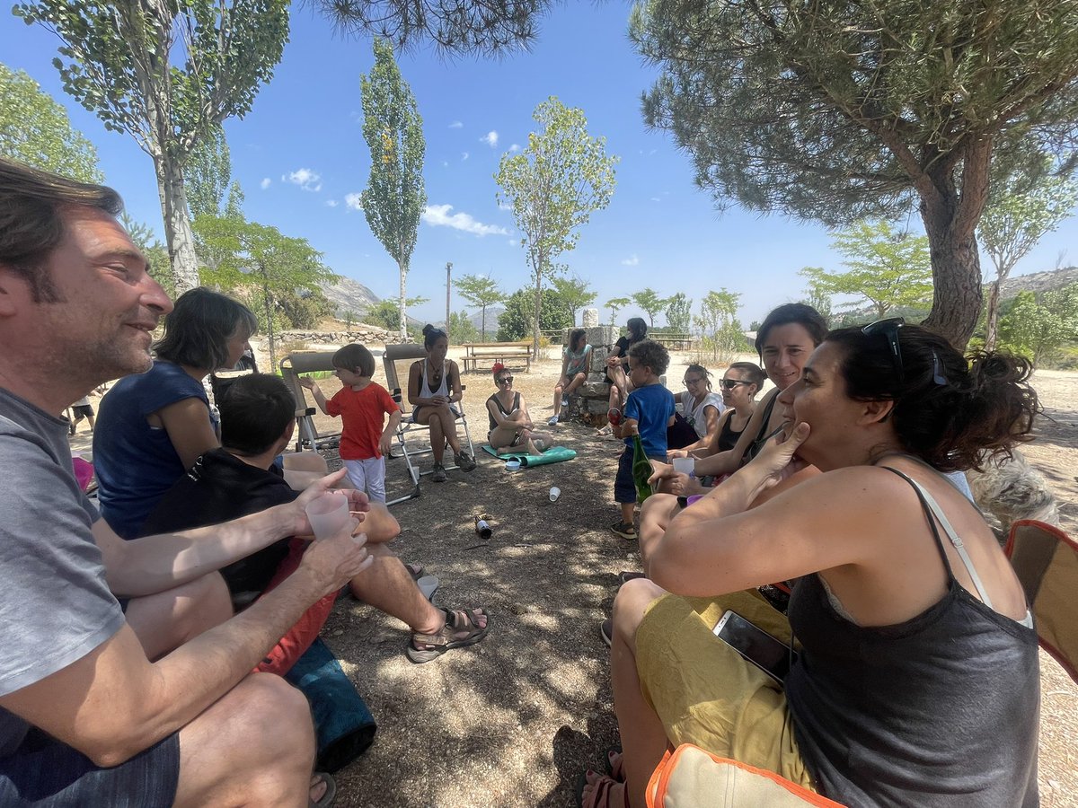 germinando_isa's tweet photo. Hoy las #germinadas tenemos nuestro picnic estival. Un momento para reencontrarnos y compartir y, sobre todo, disfrutar juntas 😍 #germinando #cooperativa #economiassocial https://t.co/oGMmNEvUvQ