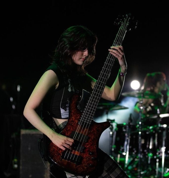 AlefansTW's tweet photo. Happy Ale Day 🎸
.
.
.
#thewarning #thewarningrockband #thewarningband #thewarningfans #alevillarreal #AlejandraVillarreal #rock #rockgirl #rockchick #bass #bassist #femalebassist #aleday https://t.co/KA91McNdET