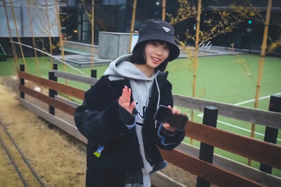 sunflowon's tweet photo. #르세라핌 #김채원 https://t.co/r4tjA3v5F8