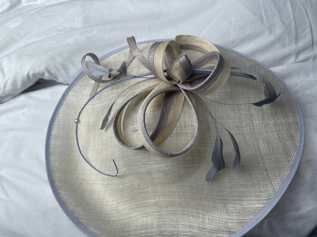 TRACEYJANE2345's tweet photo. I didnβt really expect my #condici hat that I wore less than 3 years ago for my sonβs wedding and stored in a hatbox ever since to change to a different colour! https://t.co/hdnZcJ1n8F