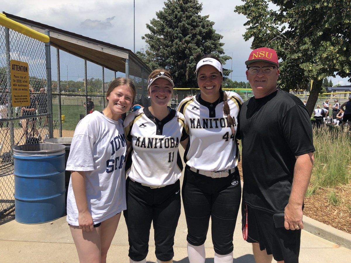 Stopped in Sioux Falls and ran into some Canucks!  <a href="/abcarlberg/">Annabeth Carlberg🇨🇦</a> good luck <a href="/RhodySoftball/">Rhode Island Softball</a> @danikanell2024 can’t wait to talk to you on September 1st!  <a href="/hannahsmith_6/">Hannah</a> keep doing what you do <a href="/NSUWolves_SB/">NSU Softball🥎</a> Yes, I was on my tippy toes.