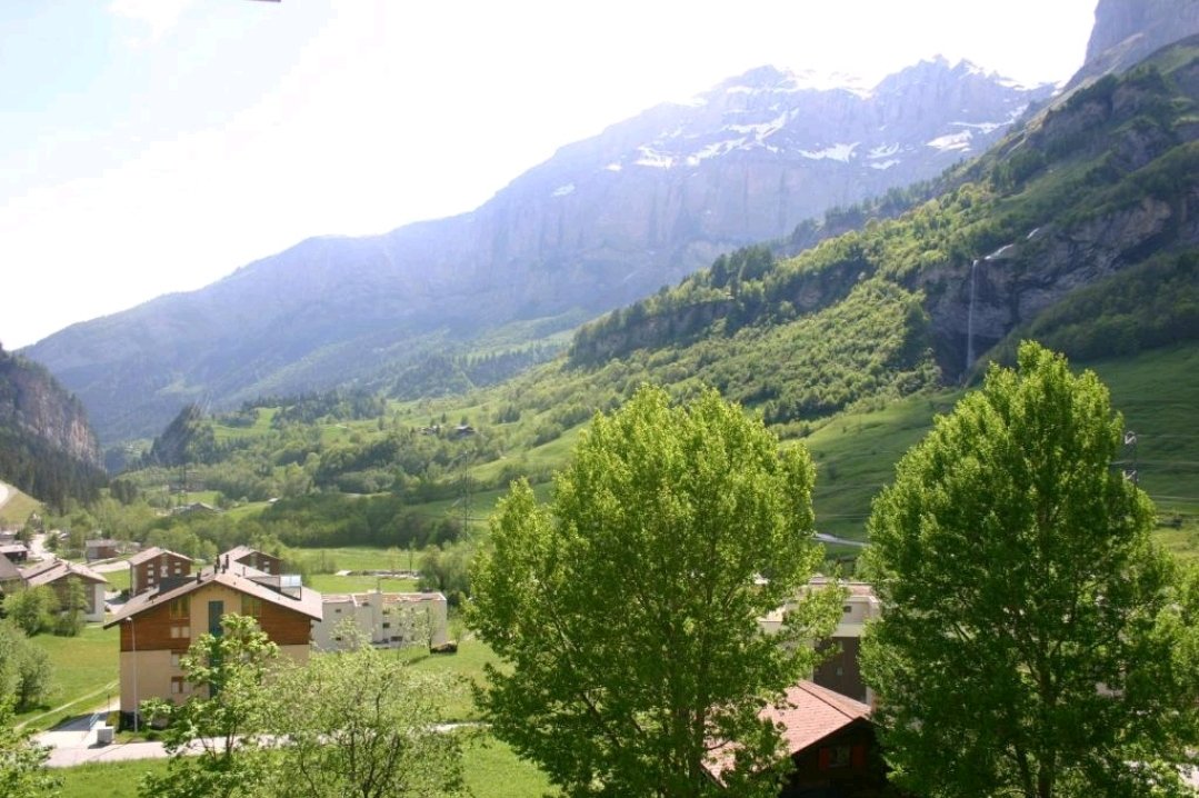 touristeea's tweet photo. قرية #لوكرباد السويسرية 🇨🇭❤️

الاقامة في وسط هذه الطبيعة لاتكلفك سوى 400 ريال في فندق وشقق الفا في احدى اجمل القرى السويسرية التي تناسب محبين الهدوء والطبيعة

للحجز 👇

https://t.co/0usdO816jl https://t.co/lYEqTatpl8