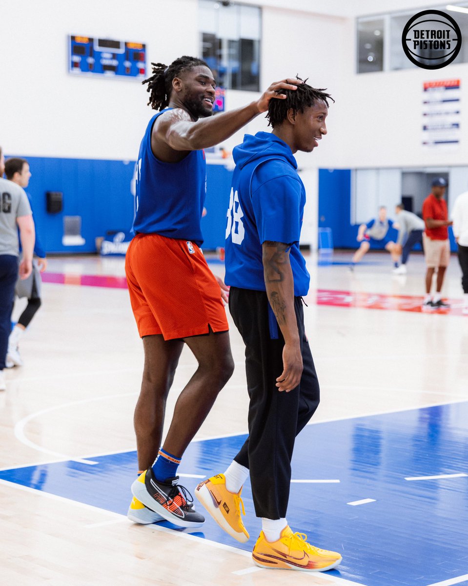 DetroitPistons's tweet photo. The Boys of Summer. 😄😁😃 https://t.co/Hg5WabtanW