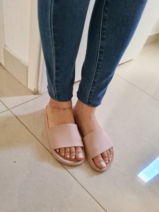 Melissa + jeans? 🤔😂 https://t.co/IfQfy3EvV0<a href="/tag/mvsales"class="tags"><span>#mvsales</span></a>