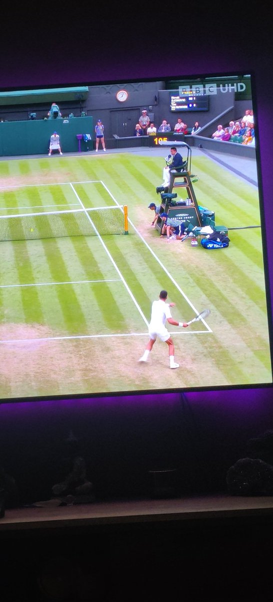 ThinkSEO_'s tweet photo. C'mon @BBC @Wimbledon sort it out. Who put the umpires chair blocking the speed of serve board! 😩 Think they would just move the speed into shot https://t.co/rk2ykxouYI
