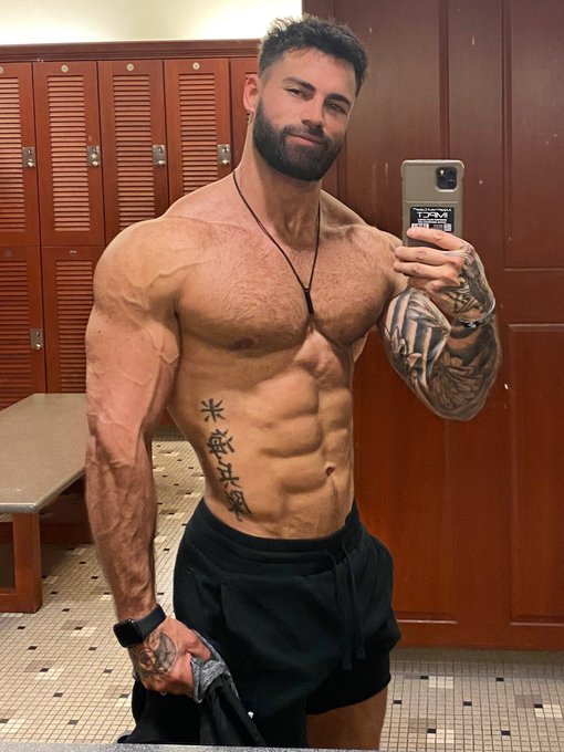 Miami Pump! ☀️💪🏽 https://t.co/rzaiC9BSdq https://t.co/INtBCzPrWv