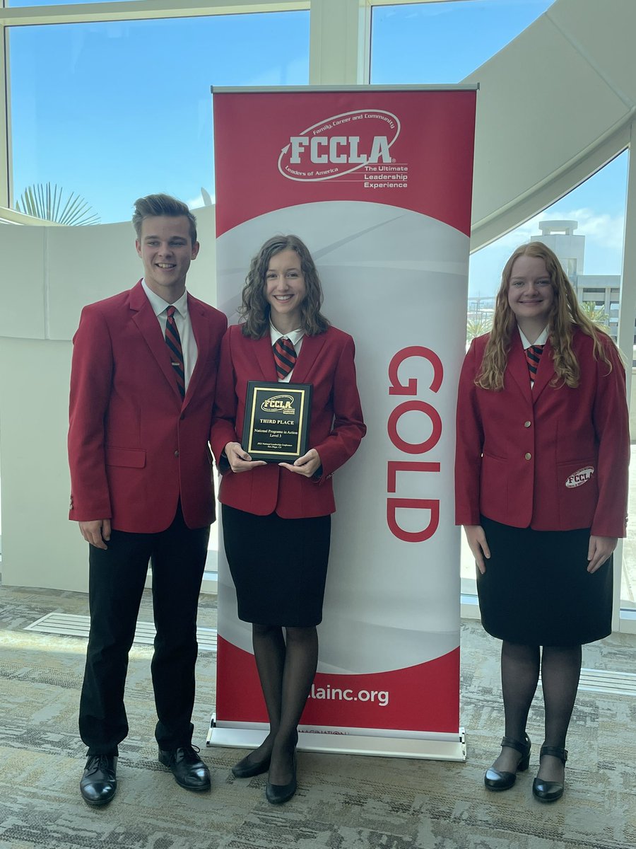aurora_fccla's tweet photo. Coming home from nationals with 1st, 2nd &amp; 3rd place!!!  #aurorahuskies #fcclanlc https://t.co/uAtF2NT8vT