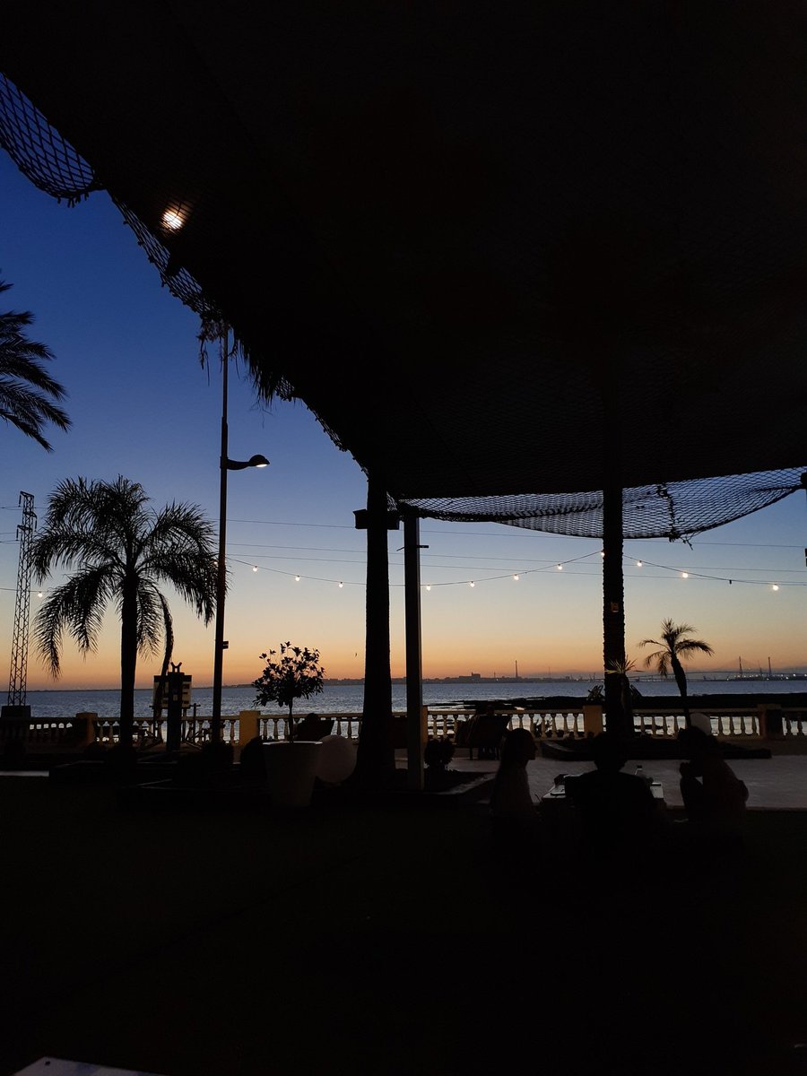 los atardeceres... las puestas de sol... momentos únicos... <a href="/BahiaSur/">C.C. Bahía Sur</a> <a href="/NeraLovato/">NereaBlandinoBueno</a>