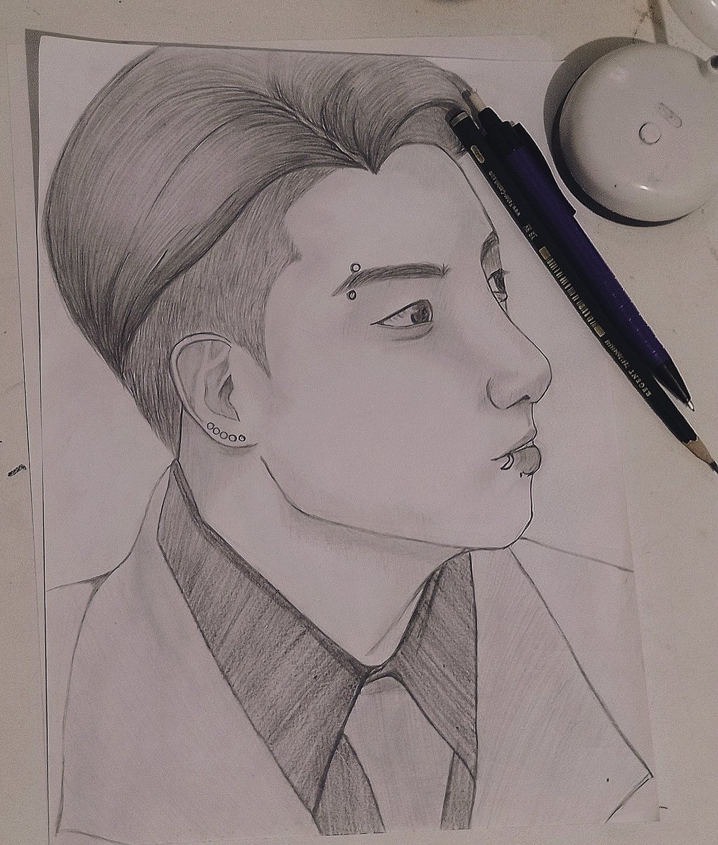 AdryaSatiro's tweet photo. Finalizado... Voltando a prática 🐰💜
#JungKooK #btsjungkook #jkbts 
@bts_bighit @BTS_twt @Lanesantos141 @jeon_lari7 https://t.co/gLCQ53yhnp