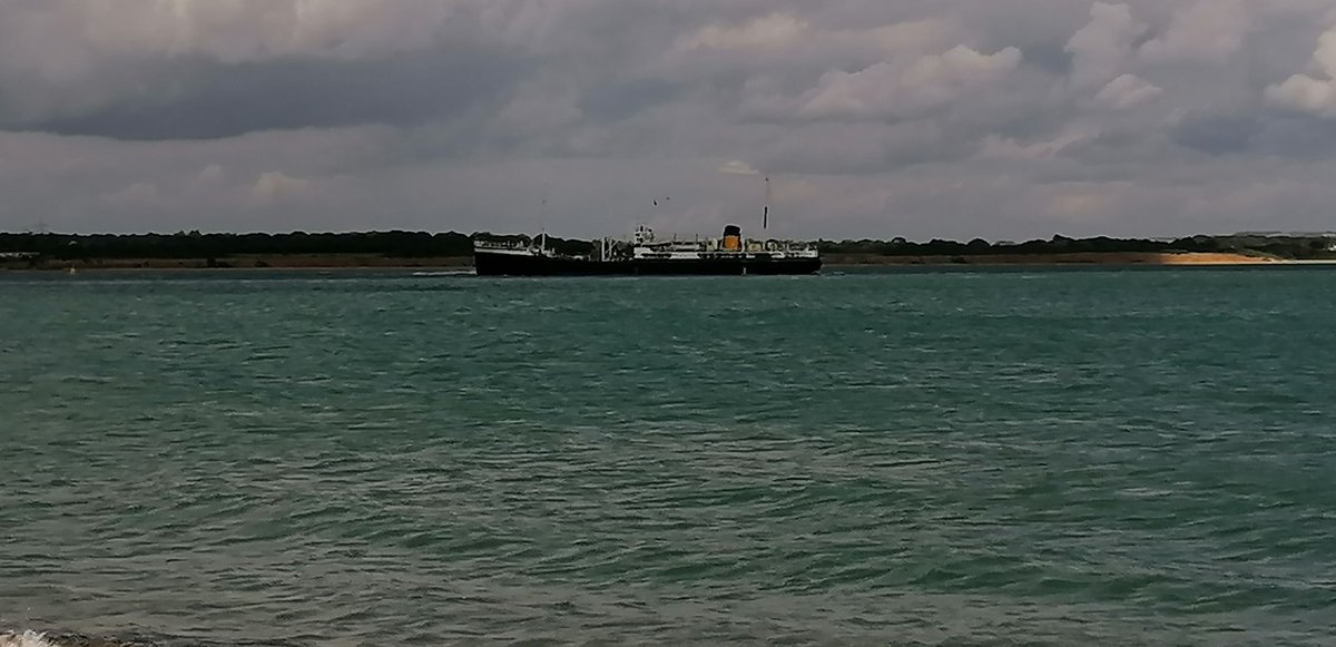 sjh42x17's tweet photo. Good afternoon out paddle boarding. Managed to stand up today too! #livinglife #livingmybestlife #paddleboarding #redpaddleco #calshotspit https://t.co/fnwh92F1jZ