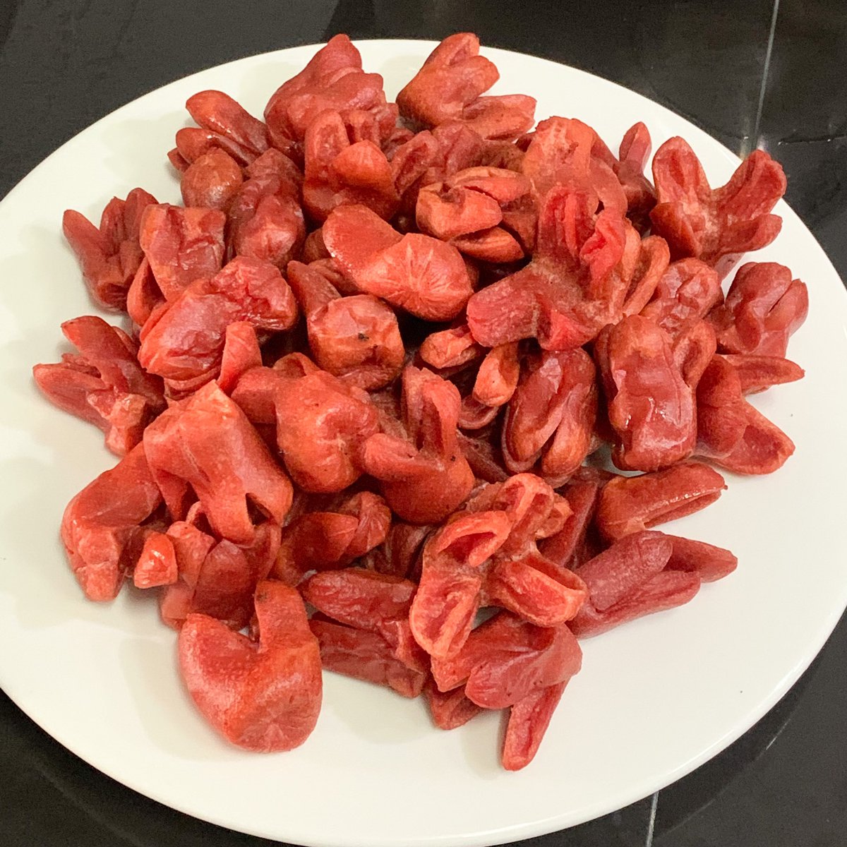 isasbenz's tweet image. ไส้กรอกแดงทอดในตำนาน เป็นของทอดที่อร่อยชิบหาย ( o̴̶̷̥᷅. o̴̶̷̥᷅  )