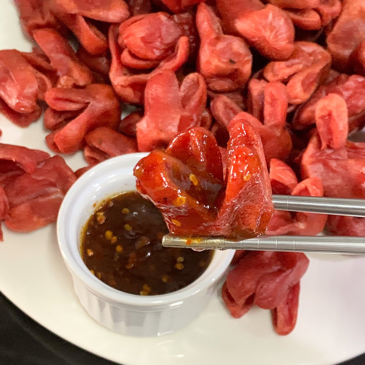 isasbenz's tweet image. ไส้กรอกแดงทอดในตำนาน เป็นของทอดที่อร่อยชิบหาย ( o̴̶̷̥᷅. o̴̶̷̥᷅  )