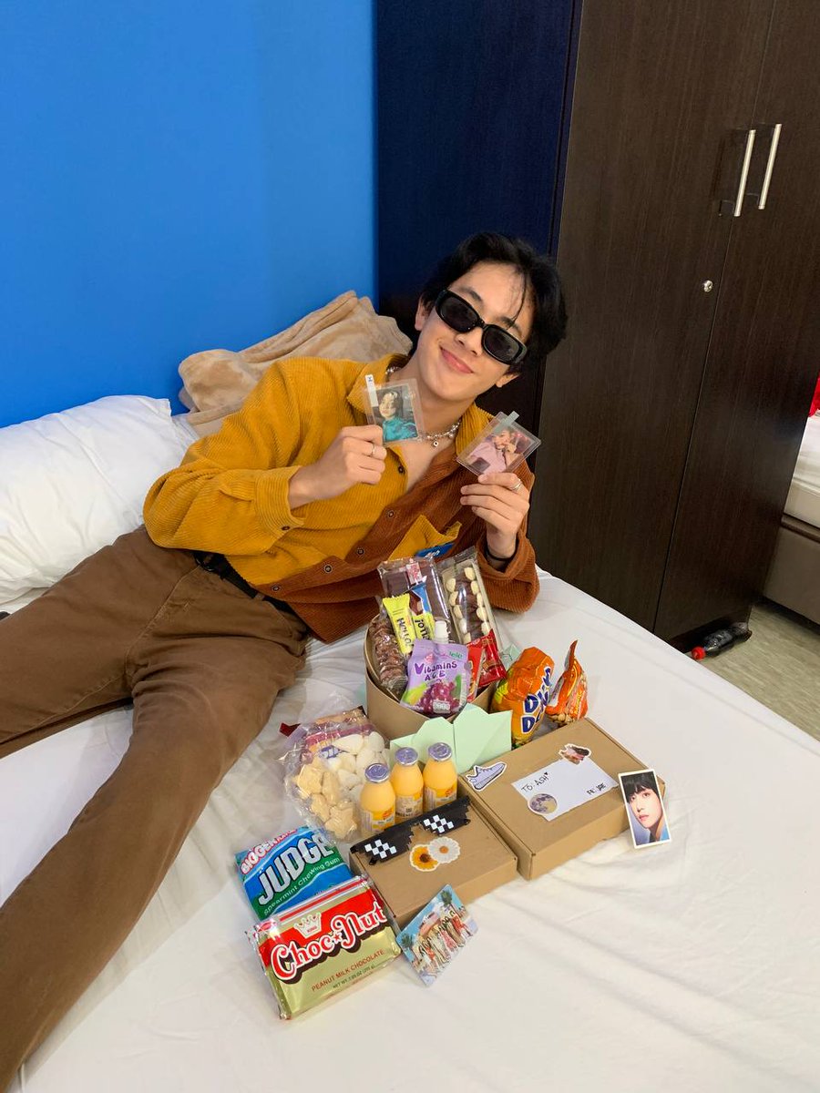 toothplate7_'s tweet photo. TYSMM GUYS FOR THE GIFTSS WE APPRECIATE IT SMM!! WELL DO OUR BEST TO MAKE U PROUD!! @toothpIates @wuuzae @dimplesnisam @jshlbritrck https://t.co/XH2iwBgc3E
