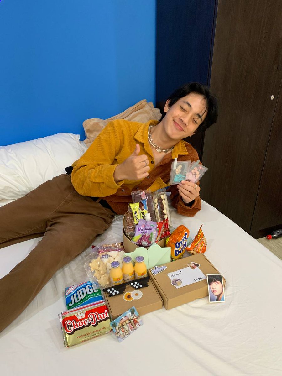 toothplate7_'s tweet photo. TYSMM GUYS FOR THE GIFTSS WE APPRECIATE IT SMM!! WELL DO OUR BEST TO MAKE U PROUD!! @toothpIates @wuuzae @dimplesnisam @jshlbritrck https://t.co/XH2iwBgc3E