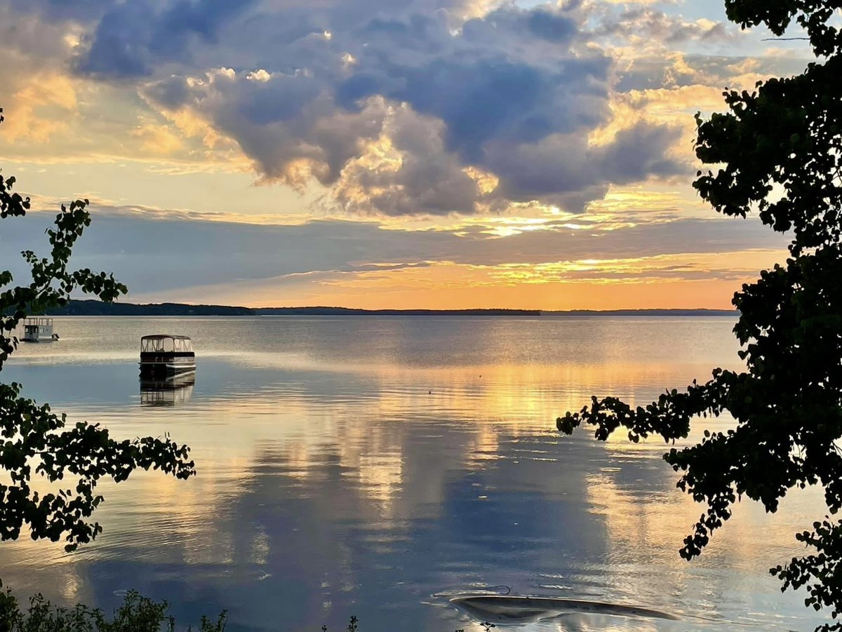 MatchMadeInYEG's tweet image. This view will never get old!

📸: Me! 😉

#TeamPedersen #MelanieandPaulPedersen #REALTORS® #RLP #SylvanLake #RedDeerCounty #matchmadeinSylvanLake