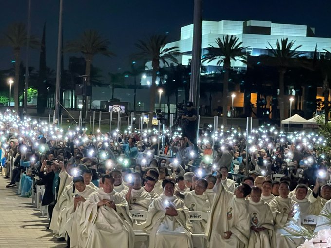 @OCobispo 
<a href="/OCBishop/">OC Bishop</a>
¡Después de la bendición final, anoche, en la Misa de clausura de los Días de María en la Catedral de Cristo!