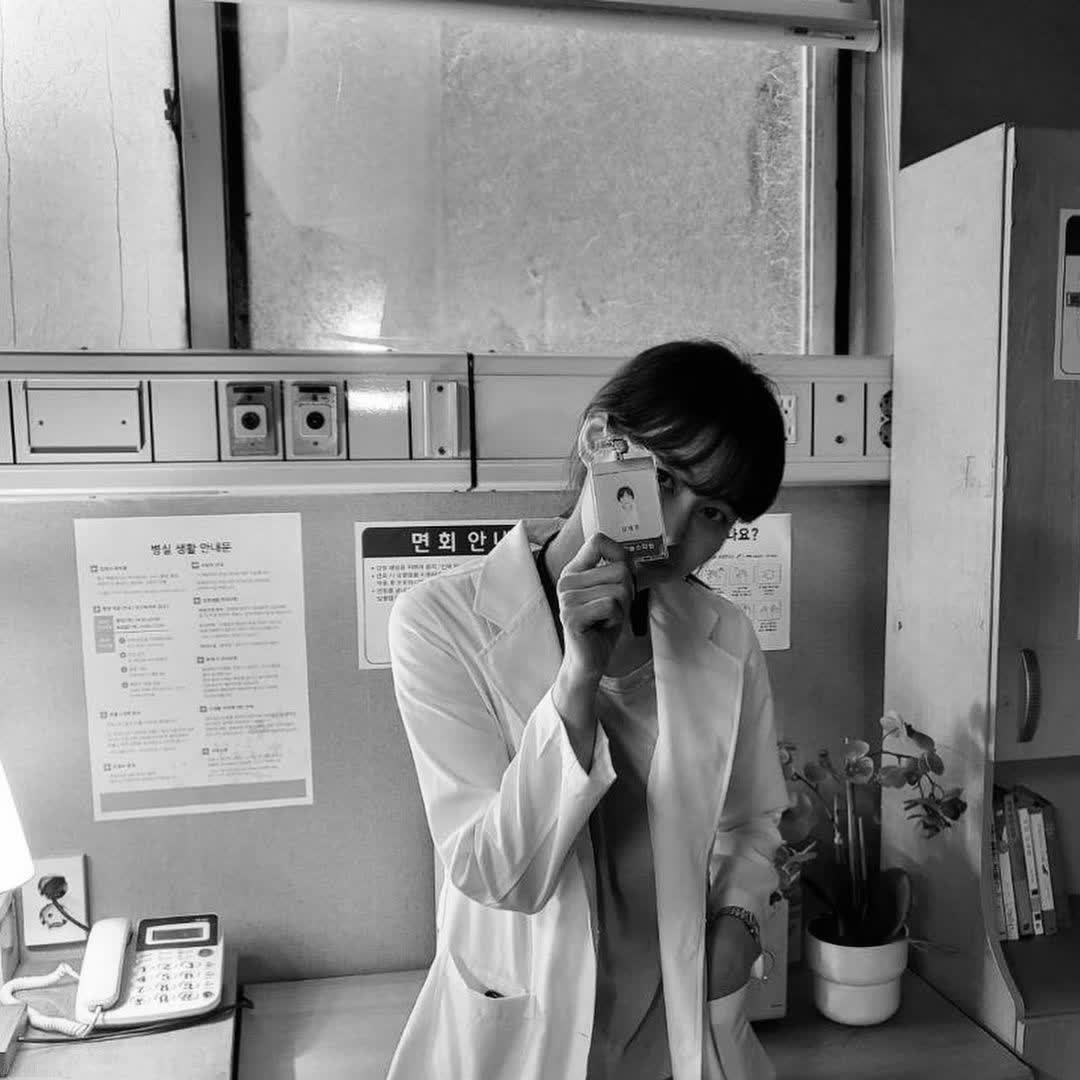 only_finehana's tweet photo. 망구 인스타 업데이트👩‍⚕️ #이하나 https://t.co/N11Tsg1ryv