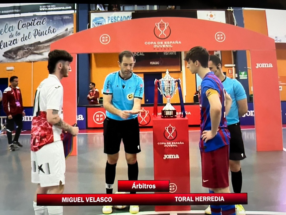 FCyLF's tweet photo. La enhorabuena hoy va para Rubén Miguel Velasco que asciende a Segunda División #FUTSAL  👏

A las puertas se ha quedado Sergio Toral. Gran esfuerzo de los colegiados @FCyLF https://t.co/fVRAZeXILB