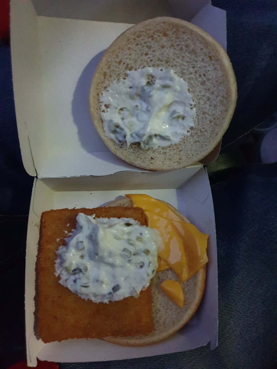 Cr4Beatz's tweet photo. Urmm... @McDonaldsUK £5+ for a meal which is not even warm let alone hot and fresh. I also got 2 chicken mayos and a happy meal, ALL LUKE WARM! The fries where just about edible. #McDonalds wheres is the quality control or quality? Look at it!!! And then Look at it? Come on now! https://t.co/ukHayvs2C4