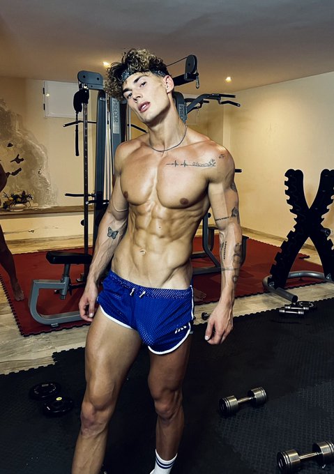 You like my shorts? 🤭 https://t.co/Ccd3UcLJc1<a href="/tag/friday"class="tags"><span>#friday</span></a><a href="/tag/debute"class="tags"><span>#debute</span></a>