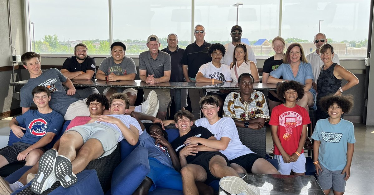 Went 3-1 this weekend in Chicago and the guys responded well after we let one slip away on Friday night.

However, the best part about the weekend was the time spent together and the relationships. Always bigger than basketball. #FAMILY