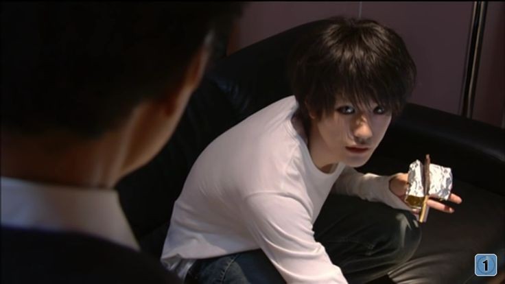 NinjaWewa's tweet photo. หนังมีมานานแล้วนะ เคยดูตอน้ด็กแต่จำรายละเอียดไม่ค่อยได้ แต่เพิ่งมาดูใหม่ ชอบคาแรคเตอร์แอลมาก คนแสดงหล่อมาก ส่งให้เพื่อนดูเพื่อนบอกน่ากลัว5555555 ออกจะน่ารัก😍😍😄🤣 #deathnote #deathnoteanime #deathnotemovie #L #Kenichi #Matsuyama #matsuyamakenichi #แอล https://t.co/8On2hwt3Ku