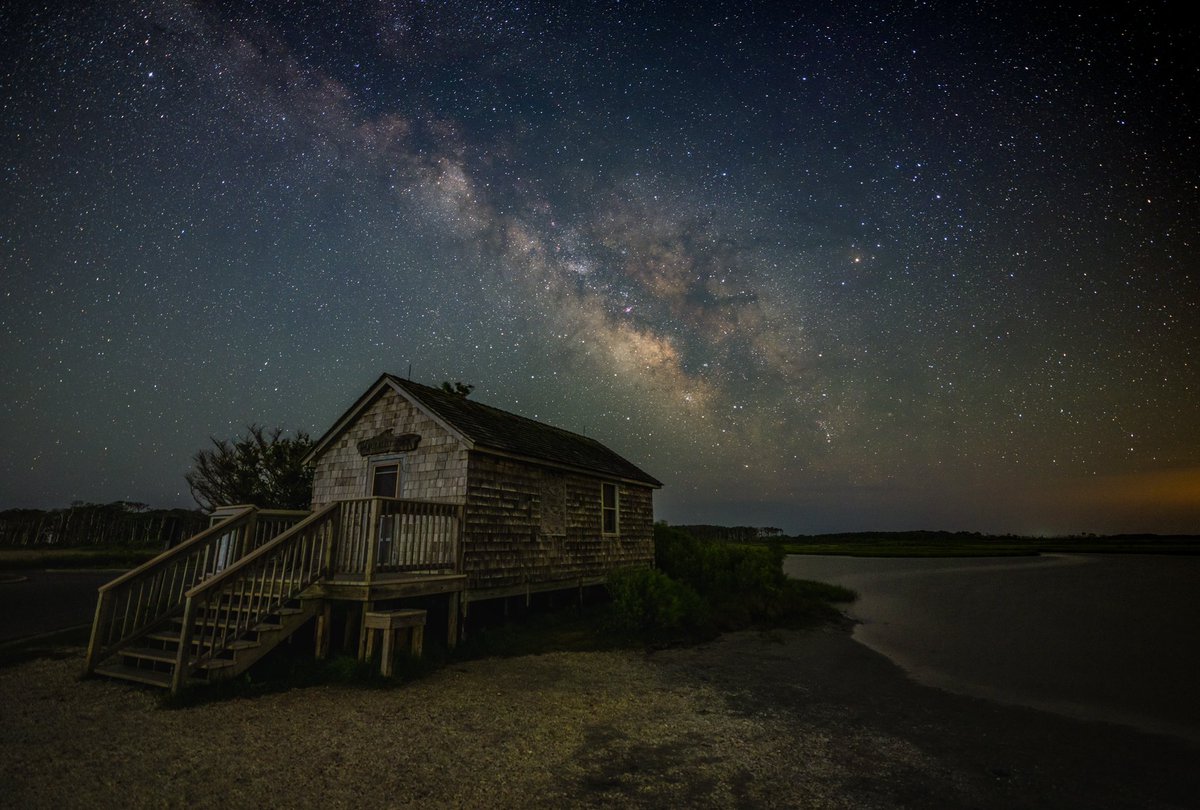 AdamBagun's tweet photo. Finally had a clear night last Thursday to photograph the Milky Way on Assateague Island, at the Maryland District welcome sign and the Naturalist Shack @AssateagueNPS @capitalweather @NatlParkService https://t.co/INxA1I73T3