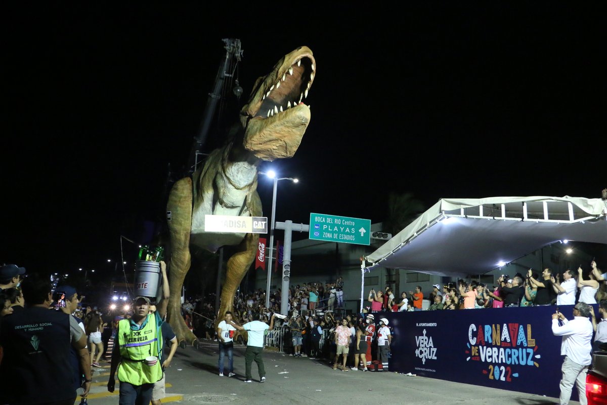 Gran ambiente que vivimos en el primer desfile del Carnaval de Veracruz 2022. Donde pudimos disfrutar de comparsas, carros alegóricos y la corte real animando este recorrido.

Gracias a todos que hacen de nuestra máxima fiesta un evento divertido y de sana convivencia.