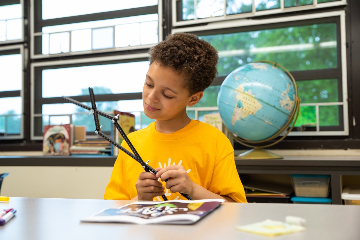 Viu_assis's tweet image. InventorsHOF: Keep the learning going this summer but add in a whole LOT of fun! @CampInvention encourages kids to EXPLORE their creativity through innovation. Find a camp near you. bit.ly/3tSiI1K #keeplearningfun #summerlearning #summercamp #k…