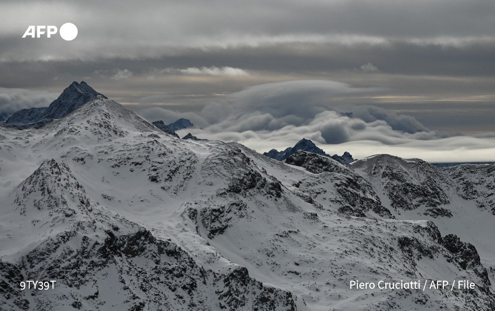 AFP's tweet photo. #UPDATE An avalanche sparked by the collapse of a glacier in the northern Italian Alps killed at least five people and injured eight others on Sunday, an emergency services spokeswoman said https://t.co/WP3mTQD3EQ