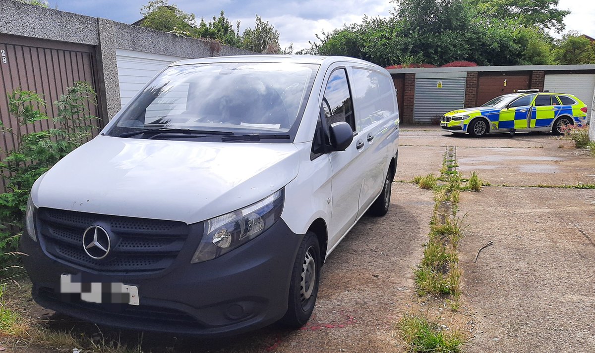 tvprp's tweet photo. Delivery van stolen in Whaddon Way, Bletchley. Found behind some garages within 15 minutes, unfortunately minus its load.
Vehicle recovered for forensics. Shows the benefits of local knowledge as police were looking in the area &amp; a good tracking device.
#P4939 #TPAshift https://t.co/p2Mg03omA2