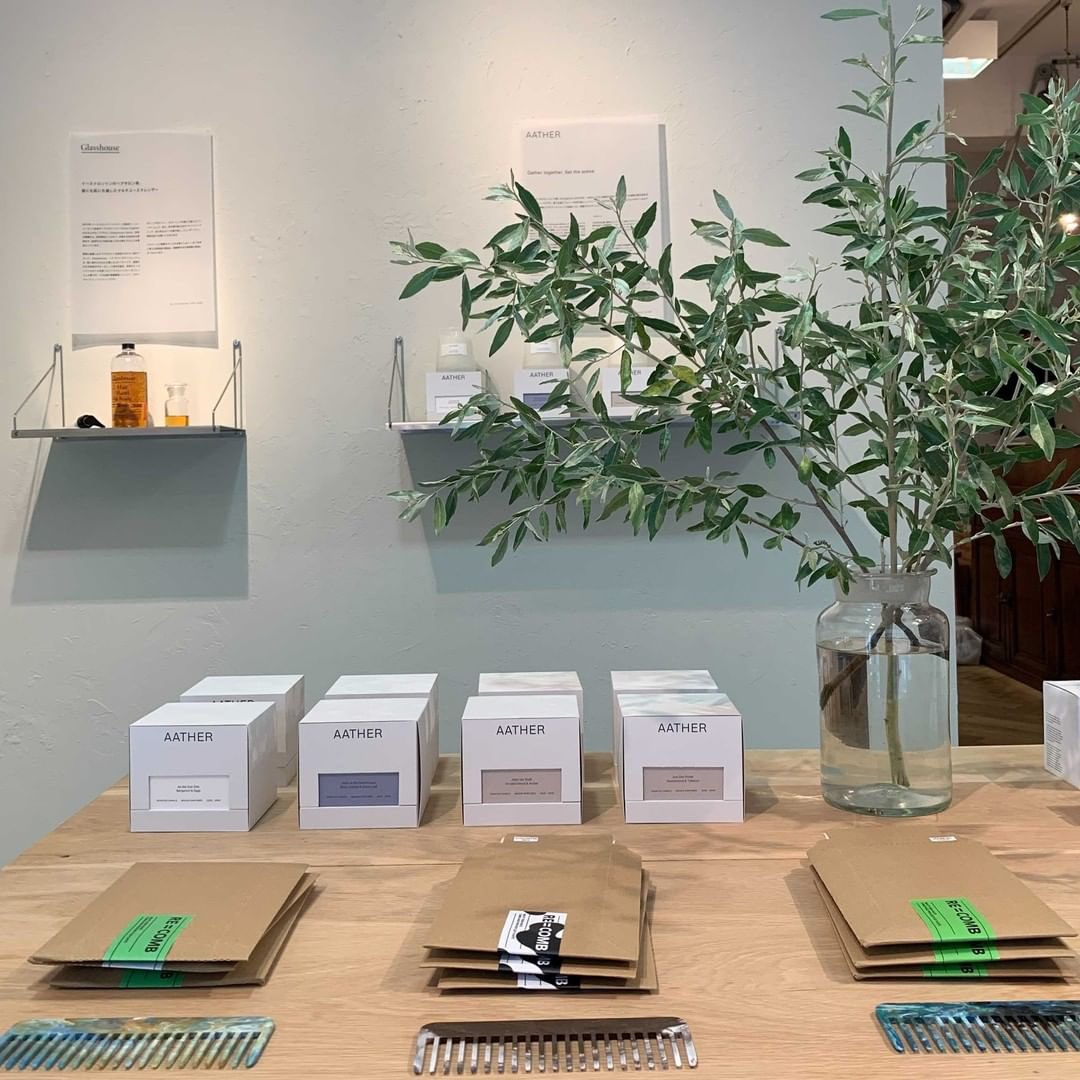 ML_modernliving's tweet photo. 日本初上陸を含む5ブランドのおしゃれでサステナブルな新商品がライフスタイルショップ ＃doinel に登場。＃AATHER（アザー）の ＃キャンドル は南仏グラースで開発、職人が手作業で仕上げた香りも佇まいも美しいもの。夏の夜の彩りにいかがでしょうか？https://t.co/yX93IEGz4Z https://t.co/BudK3sNvuY