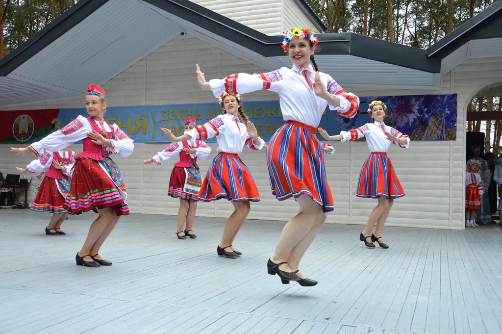 onlinebrest's tweet photo. Как Брест празднует День Независимости.

Основным местом празднования стала по традиции Брестская крепость, а также была подготовлена праздничная программа в обновленном Парке воинов-интернационалистов - https://t.co/vVAN6Jwq4g https://t.co/0Ke6BHf22m