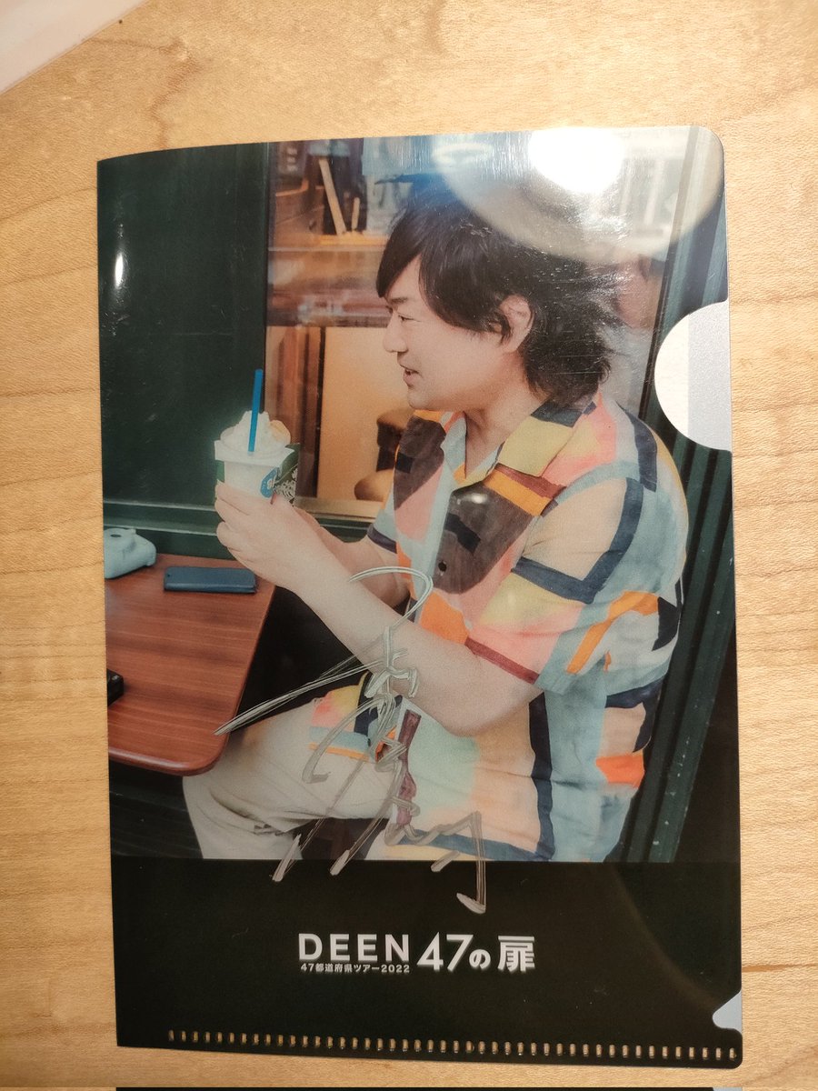 arutoton's tweet photo. あれ？
これ、もしかしてシークレットなの？
最前列だけで満足してたのに、こんな事あるんだね😳！

#DEEN 
#47都道府県ツアー https://t.co/Qnh4V5gUev