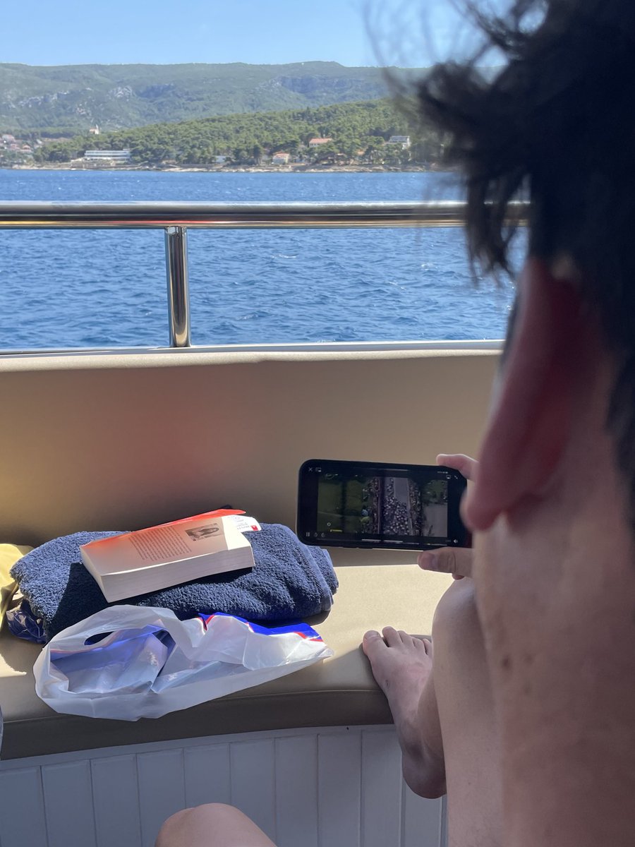 More pleasant watching Le Tour in the European summer than winter in Sydney ⁦<a href="/miketomalaris/">Michael Tomalaris NOM🇫🇷</a>⁩