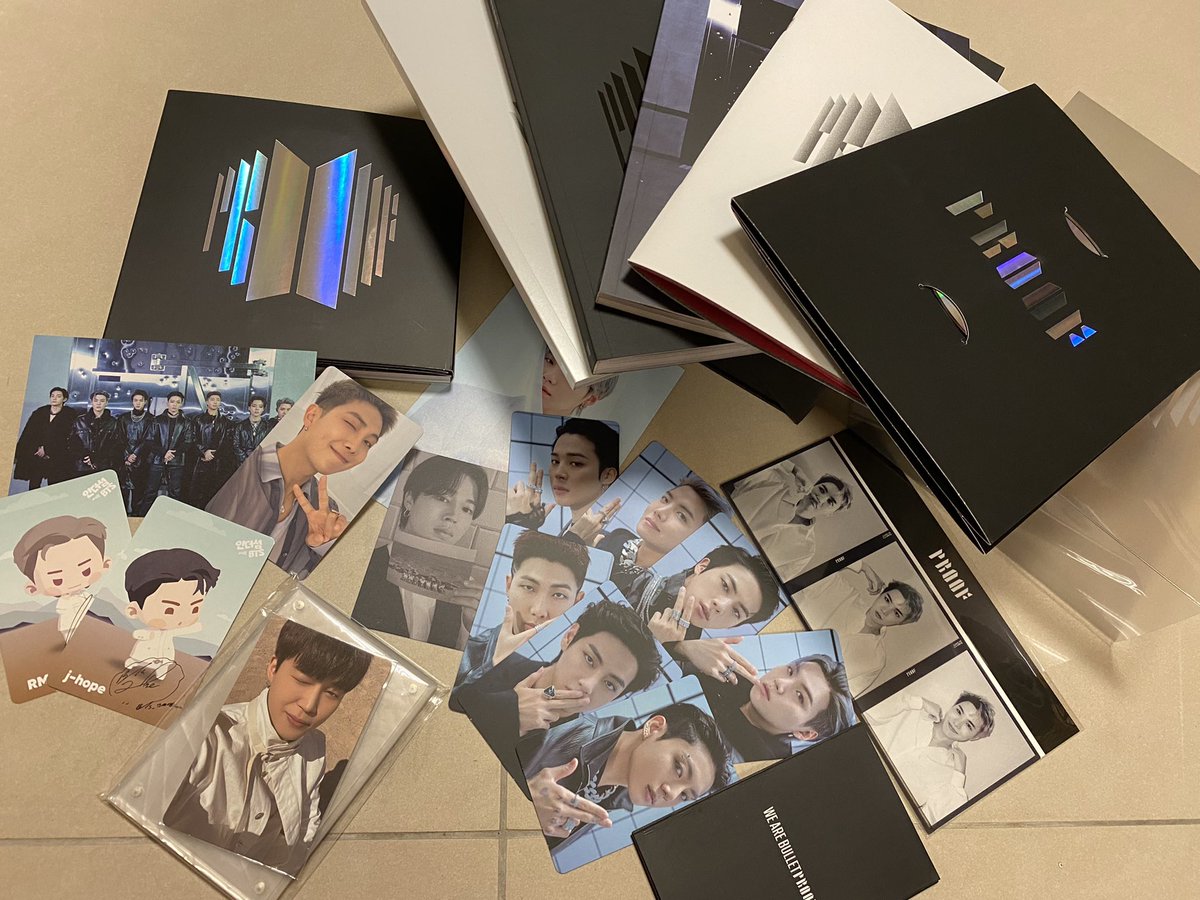 很重的專輯到啦！ 雖然這次小卡多數與哥哥們有緣份（泰泰～～～～）
但還是很開心拿到這麼棒的專輯！光寫真就三本👍🏻
也算是一份買給自己的生日禮物啦😂😂😂
感謝<a href="/TWGO11/">빵가게_TWGO日韓代購🇹🇼</a> 的代購，包裝很仔細，還送一組可愛的小卡💜💜💜