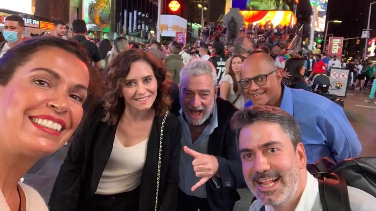 @JavierGimenoP Eso es gracias a la presidenta de la comunidad autónoma.
Que Madrid sea la capital de España y el presidente del Gobierno Pedro Sánchez ó  que Almeida sea alcalde de Madrid, éso no tiene nada que ver, el mérito es de Ayuso y sus viajes oficiales.
Aquí saliendo de la Casa Blanca.