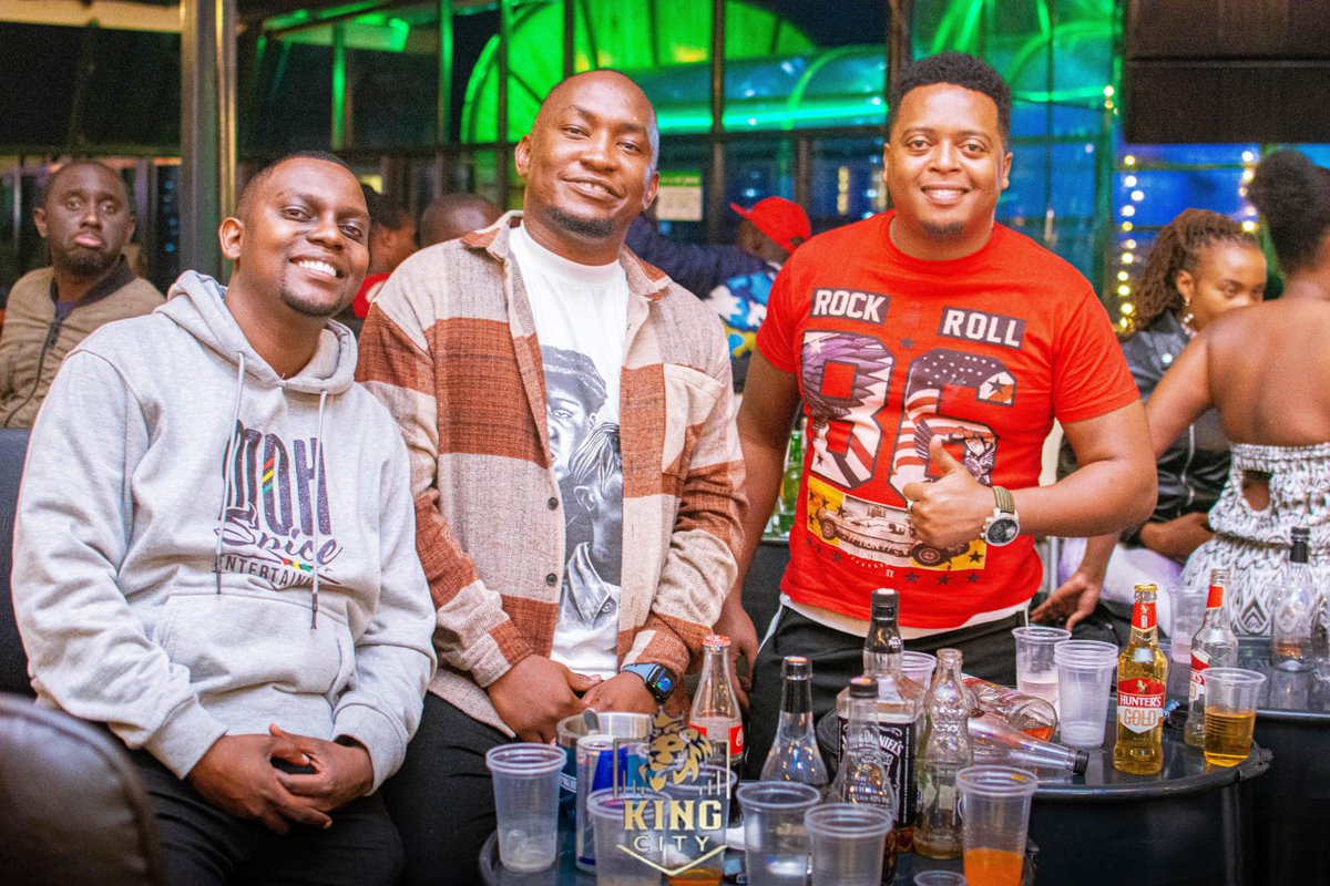 Mc_Smarter's tweet photo. Then Later ...We Did A Pre-Launch Of The Newest King In Town. KING CITY. ⚡💯 
Aftermath>>> KING CITY PRE- LAUNCH At The King City  Eldoret. 💯 Party Did A Shell.
#Shellingz 
#RoughAndRugged https://t.co/f6Y8xqPQI3