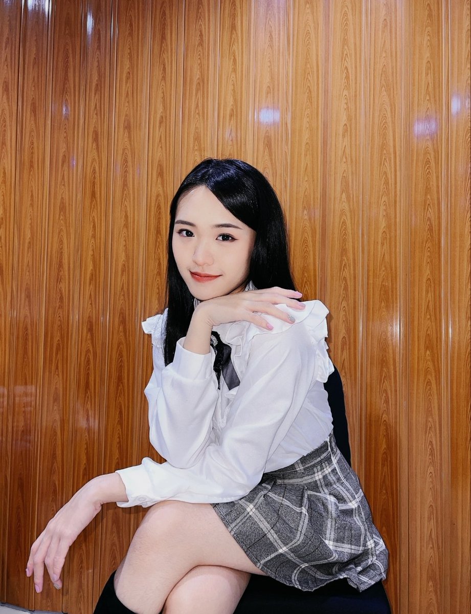 vindeffender's tweet photo. Terima kasih ci @Celine_JKT48 untuk semua kerja keras, tenaga, usaha dan pengorbanan kamu slama ini terutama di tour trakhir cici sebagai member,semua sayang dan bangga sama ci celine,proud of you🥰🥰

#CelineTerimaKasih https://t.co/yCxN6Fj9NY