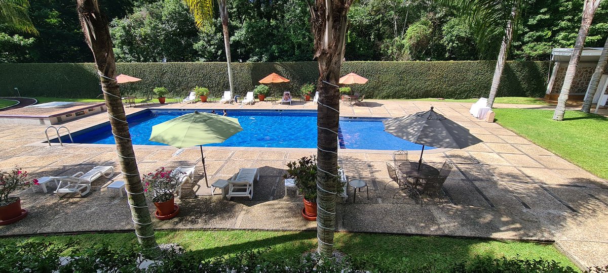 Gamma de Fiesta Americana en Xalapa... pagamos para descansar y desde las 7am con música a todo volumen. ¿En qué momento poner música así, se consideró "poner ambiente"? 
<a href="/GammaHoteles/">Gamma Hoteles</a> wtf