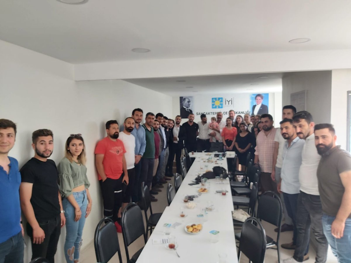 Sancaktepe Gençlik Kolları olarak partimize yeni katılan kardeşlerimizi ilçe binamızda agırladık. Hoş sohbet eşliğinde tanışma fırsatı bulduğumuz bütün kardeşlerimize katılımlarından dolayı teşekkür ederiz.

 Ailemize Hoşgeldiniz...