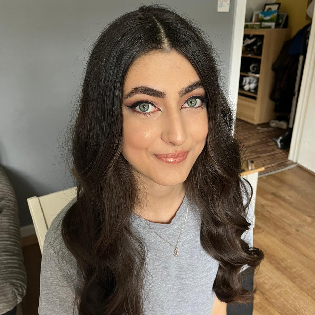 AABK2017's tweet image. Beautiful client , great hair and makeup by our senior mua.Mobile for prom, occasion hair and makeup, weddings too.
#worcesrershiremakeupartist
#mobilebeautysevices
#siennaxspraytan 
#hairstylistworcester