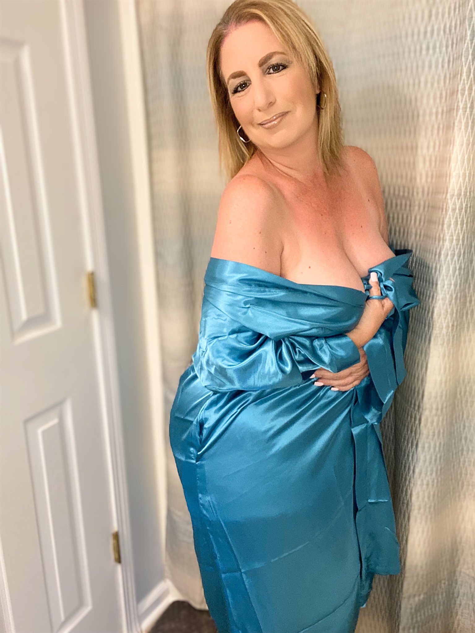 Danni Jones 2427 - OF 0.12% on Twitter: "Do you like tan lines?? Check