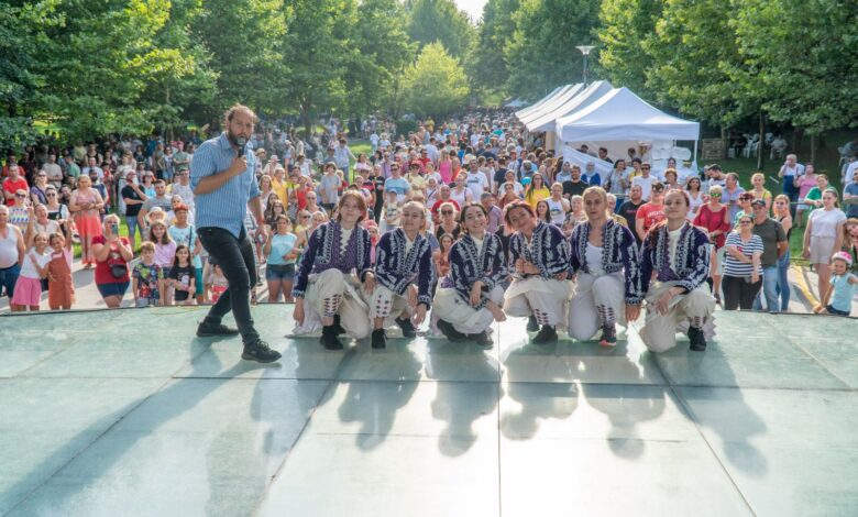 Romanya merkezli Tuna Vakfı, pandemi nedeniyle ara verdiği yaz festival sezonunu açtı. Bükreş’in merkezi Titan Parkı’nda bu yıl 11’incisi düzenlenen Anadolu Festivali’ne koşan binlerce kişiye tam bir kültür ziyafeti sunuldu. 

hizmetten.com/binlerce-bukre…