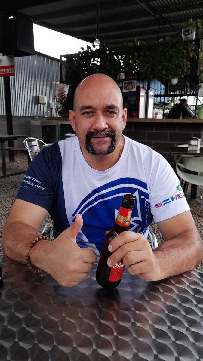 Rumbo a las 49 bien vividos sin queja jajajajaja rodao flat 🤣🤣🤣🥃🍻  salucita