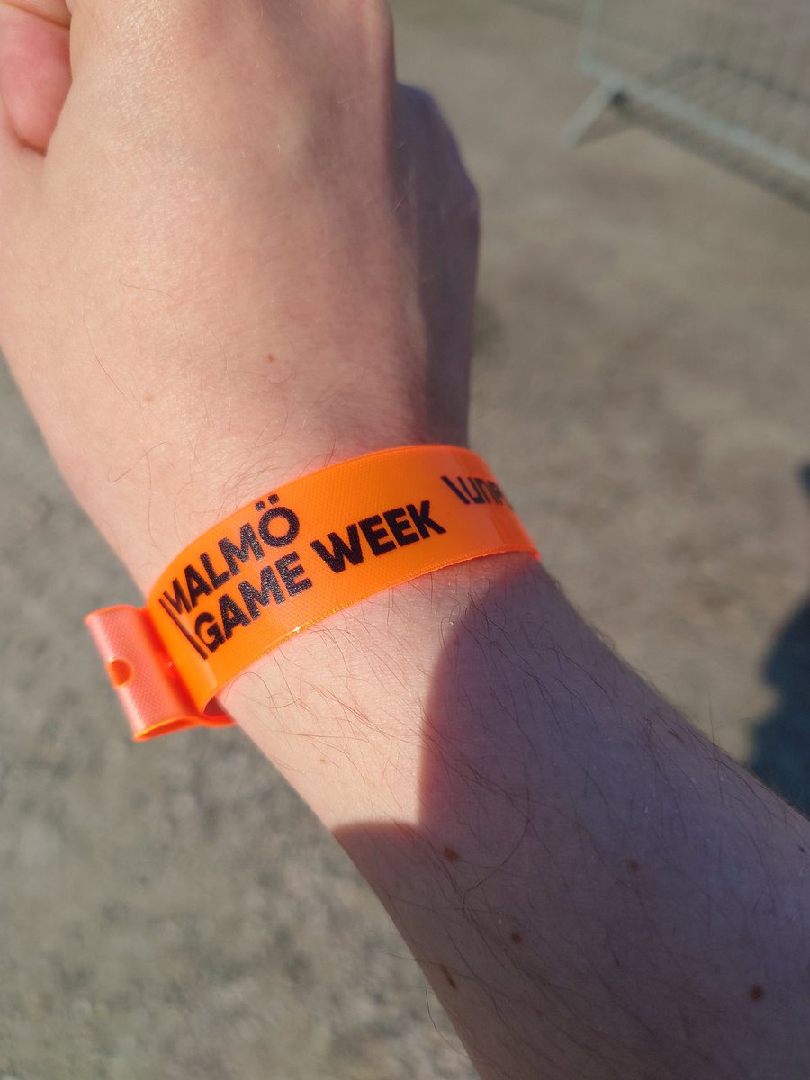 Great EDH weekend, thanks <a href="/malmogameweek/">malmogameweek</a>/<a href="/con_tier1/">Tier1Con</a> and <a href="/DragonShield_/">Dragon Shield</a> for that. Got to play a hell of a games with <a href="/NitpickingNerds/">Nitpicking Nerds</a>, <a href="/playtowinmtg/">Play to Win</a>, <a href="/thejanklord/">QUEST FOR THE JANKLORD</a> and <a href="/jumbocommander/">DJ</a>.
Heading home to brew some decks now.